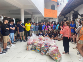 Entrega de cestas do colégio são Jorge